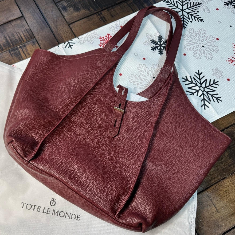 NWT TOTE LE MONDE MILAN TOTE, Burgundy
